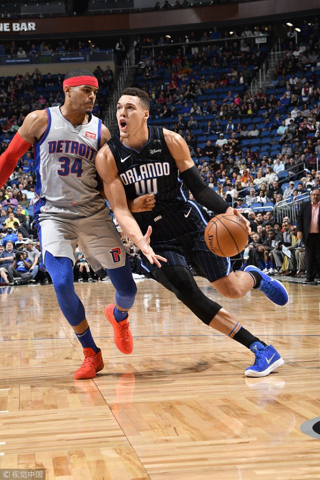 欧冠最年轻连续三场破门选手排行榜：卡尔力压姆巴佩...（欧冠连续三场破门最年轻球员榜：卡尔压过姆巴佩居首）