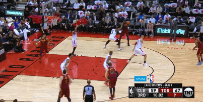 马克西空砍28+7+9，恩比德表现不佳，76人不敌湖人（马克西28分7板9助难救主，恩比德低迷，76人负于湖人）