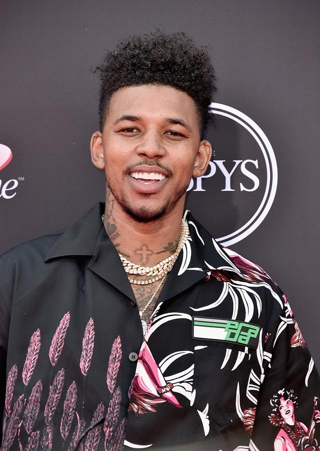 阿斯称皇马需要给姆巴佩配备更好的队友 遭球迷反驳（阿斯称皇马应为姆巴佩配更强队友，引发球迷反驳）