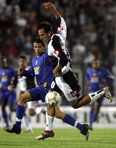 国米vs拉齐奥：劳塔罗搭档博尼，巴雷拉、恰尔汗奥卢出战（国米迎战拉齐奥：劳塔罗联手博尼，巴雷拉与恰尔汗奥卢出战）