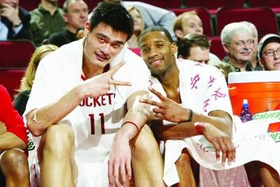 成绩斐然，加斯佩里尼被罗马球迷描绘成魔法师形象画在墙上（战绩辉煌，加斯佩里尼被罗马球迷以魔法师形象涂鸦上墙）