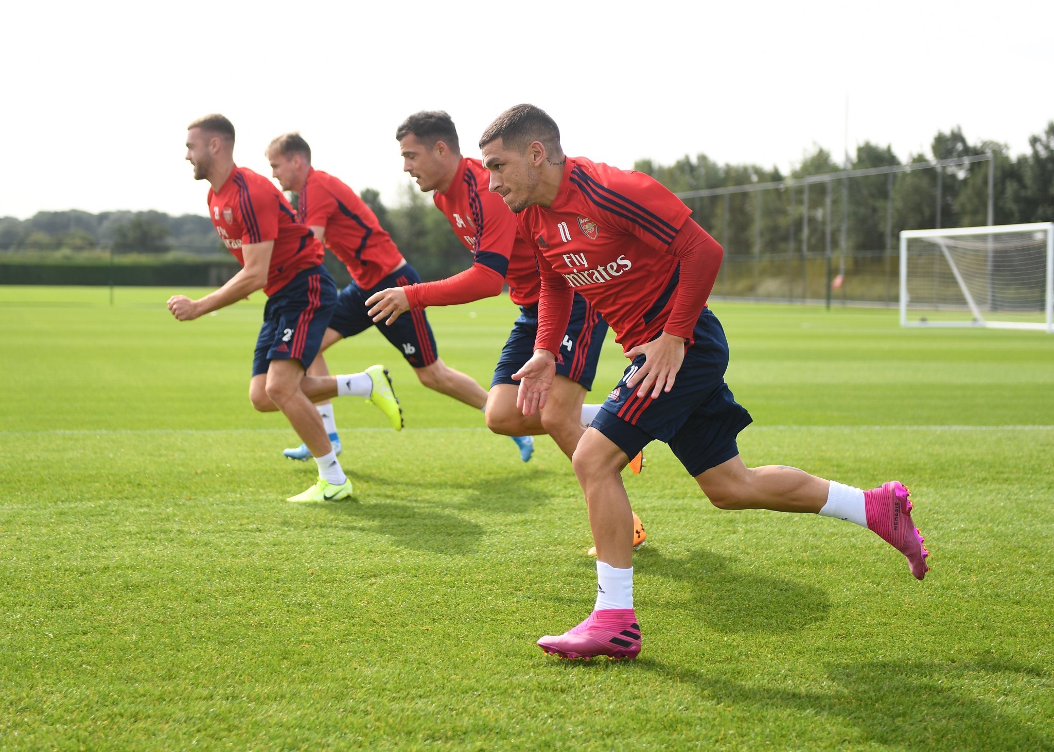 英超：曼城主场3-0完胜诺维奇（英超：曼城主场三球零封诺维奇）