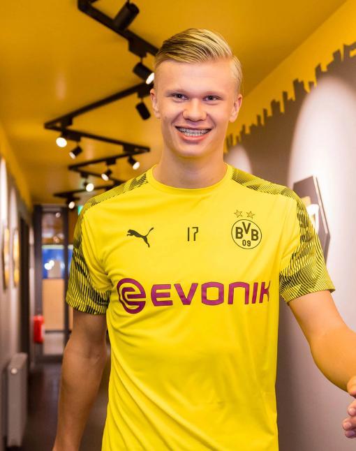 两球员结束联赛征程即赴国家队报到（两名球员联赛收官后即刻赴国家队报到）