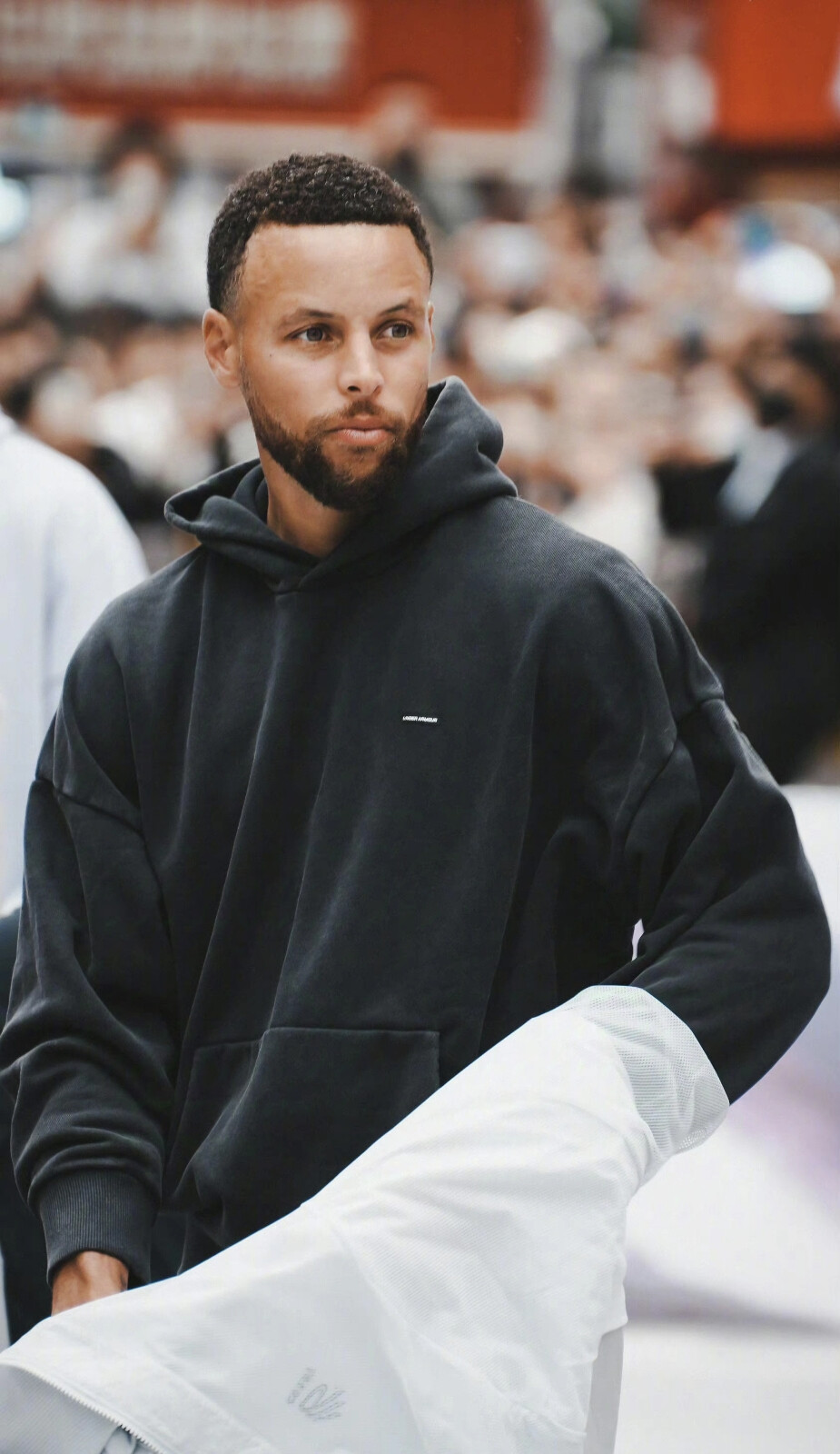 门德斯：不知道为啥有这么多关于亚马尔的噪音，我们都年轻过（门德斯：不解外界为何对亚马尔喧嚣不止，我们都曾年少）