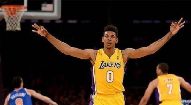 日韩退役国脚参加五人制比赛，李同国、本田圭佑、南雄太出战（日韩退役国脚齐聚五人制赛：李同国、本田圭佑、南雄太登场）