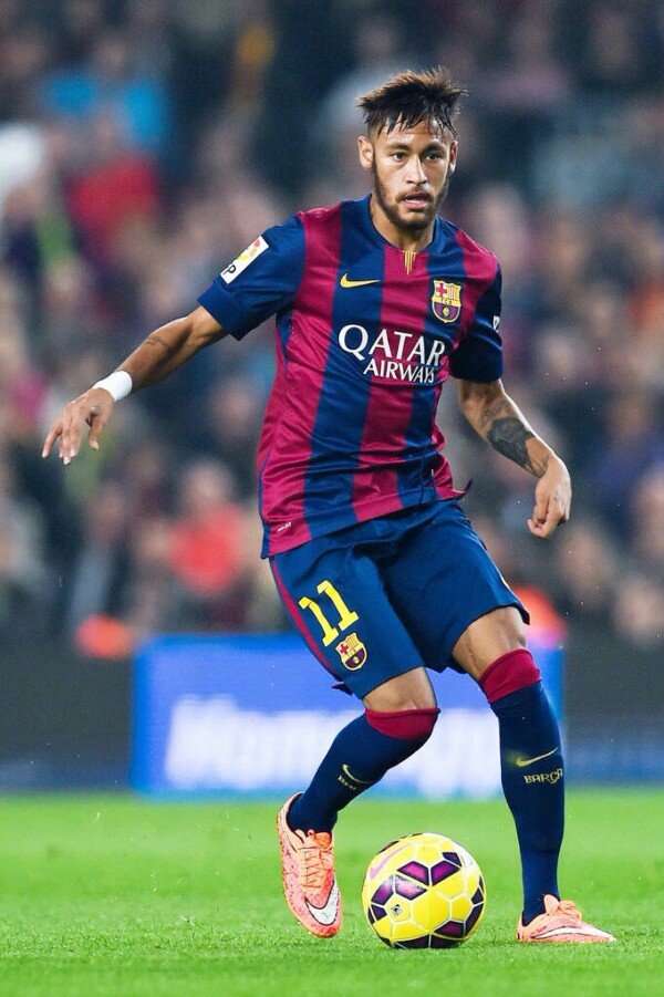 皇家马德里的阿诺德因伤缺阵两个月，防线危机如何应对？（阿诺德伤停两月，皇家马德里后防危机如何化解？）