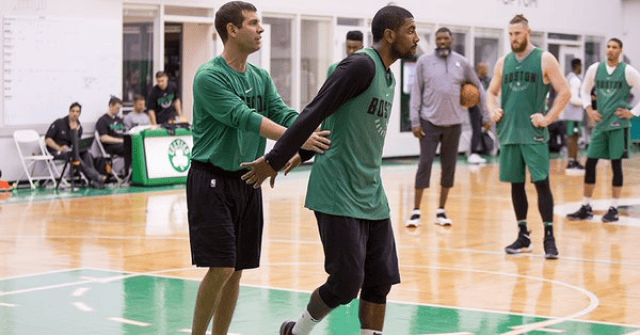 C罗挑战机器人守门员，射门频频被挡出，最后抓住漏洞进球（C罗与机器人门将过招，多次射门被化解，终寻破绽破门）