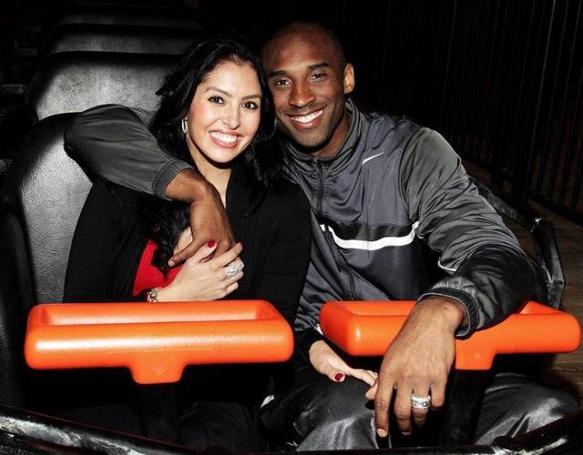 重庆球迷邀请“铁帅”李章洙吃火锅：李章洙很喜欢重庆的麻辣（重庆球迷邀“铁帅”李章洙品火锅，他坦言钟情山城麻辣）