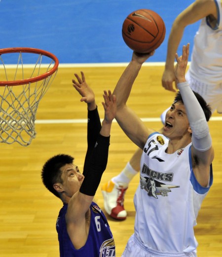 东契奇赛场异常表现引发关注（东契奇场上反常发挥引发热议）