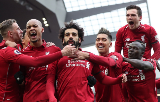 成都蓉城祝贺重庆铜梁龙成功冲超：我们携手展现西南足球风采（成都蓉城向重庆铜梁龙晋级中超致贺：携手彰显西南足球魅力）