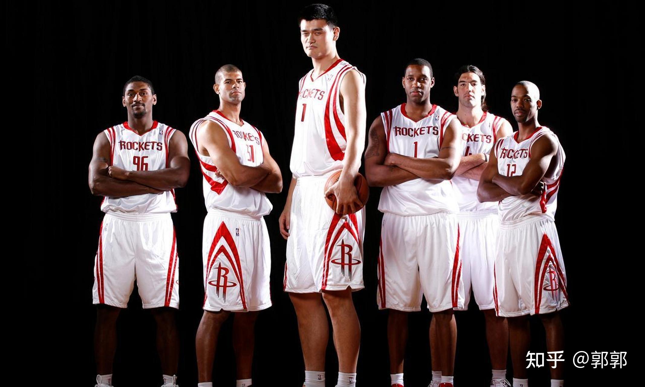 悉尼FC门将：在罗马尼亚输球就像一场葬礼，有人朝我扔东西（悉尼FC门将称在罗马尼亚客场失利仿佛参加葬礼，还遭球迷投掷物品）