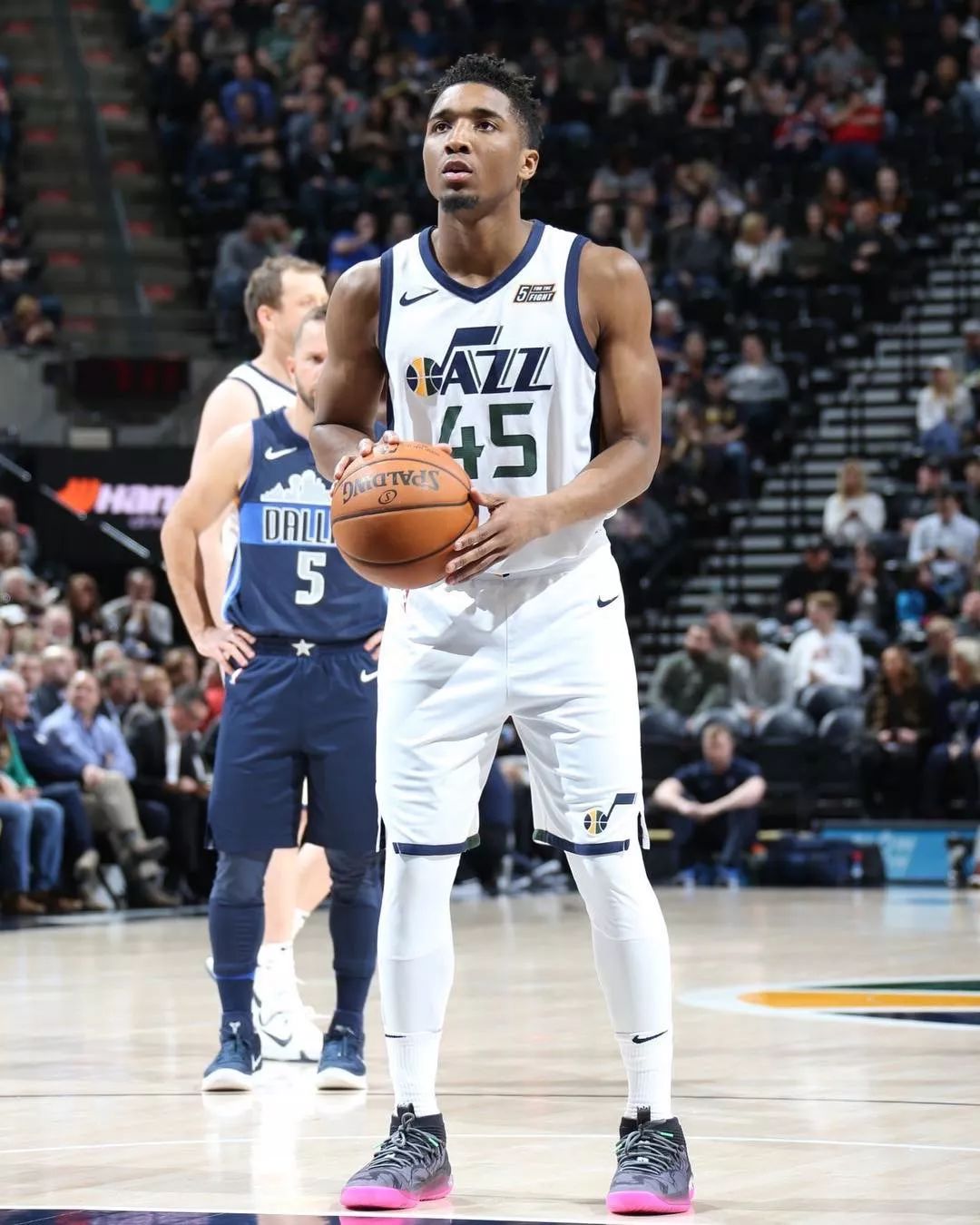 西媒：多名巴萨球员主动找到弗里克，愿弥补阿劳霍缺阵影响（西媒：巴萨多名球员主动向弗里克请缨，力争弥补阿劳霍缺席影响）