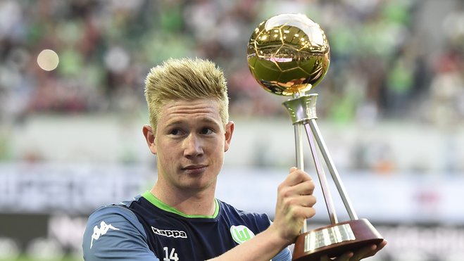 回顾历史，米切尔的三分绝杀让勇士惊慌失措（历史回放：米切尔压哨三分绝杀令勇士措手不及）