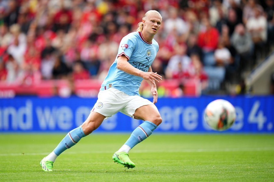 争四格局大乱，曼联3场不败，积分追平切尔西，与欧冠区只差1分（英超争四再起波澜：曼联近3战不败，积分追平切尔西，距欧冠区仅1分）